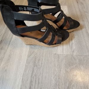 Black wedge heels